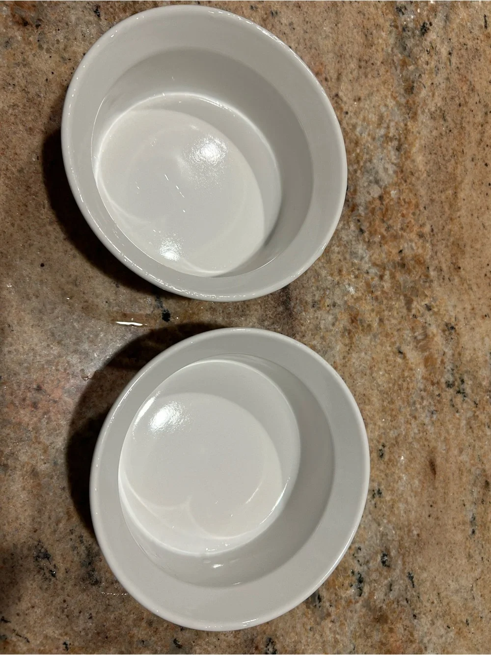 Corningware  French White 16 oz Round Casseroles w/Corning micro cover Set of 2.